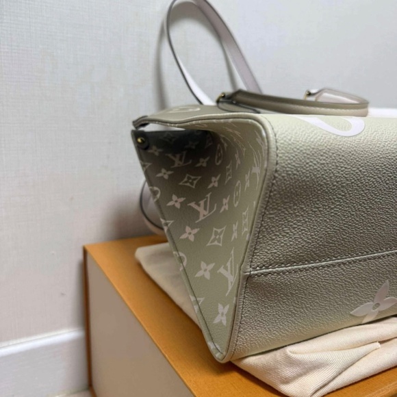 Louis Vuitton On The Go MM - Picture 5 of 9